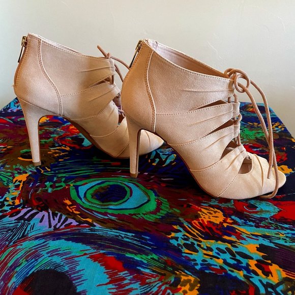 New! Kelly & Katie Heels - Picture 1 of 4